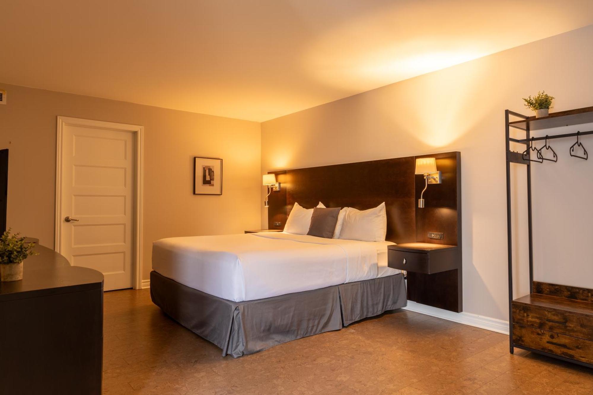 Auberge Des Gallant Rigaud Ngoại thất bức ảnh